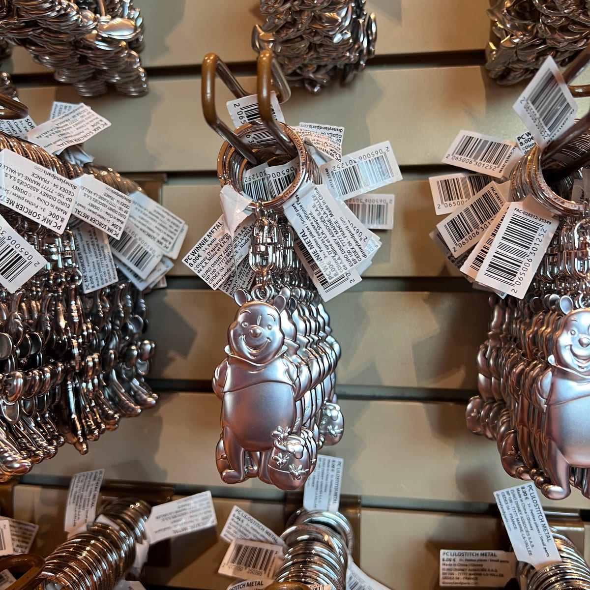 Disneyland Paris Metal Winnie the Pooh Keyring