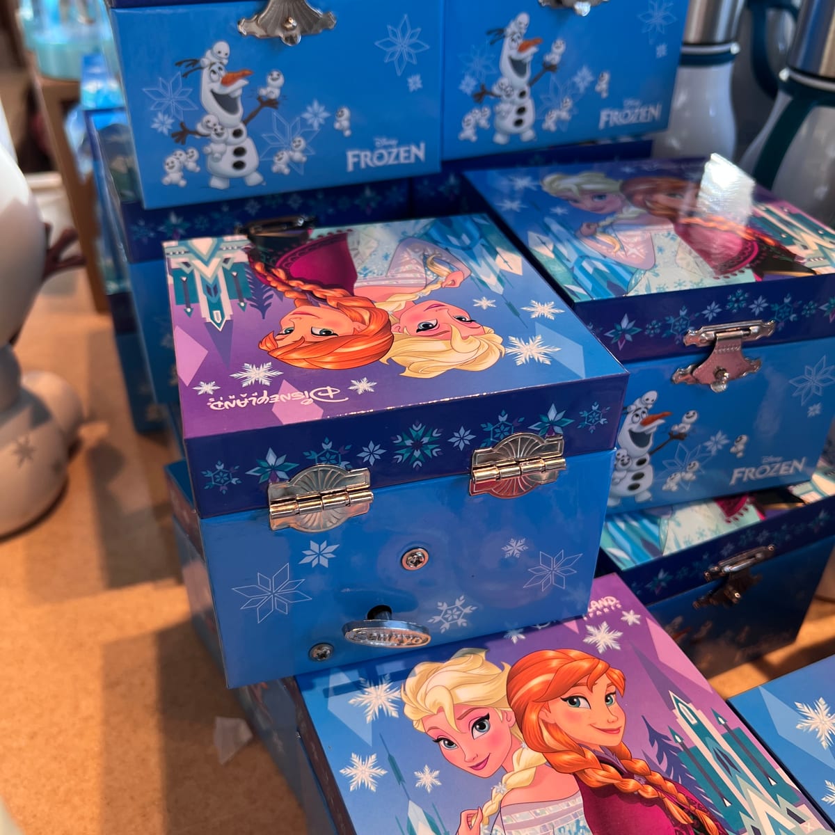 Disneyland Paris Frozen Elsa Jewellery Music Box view 3