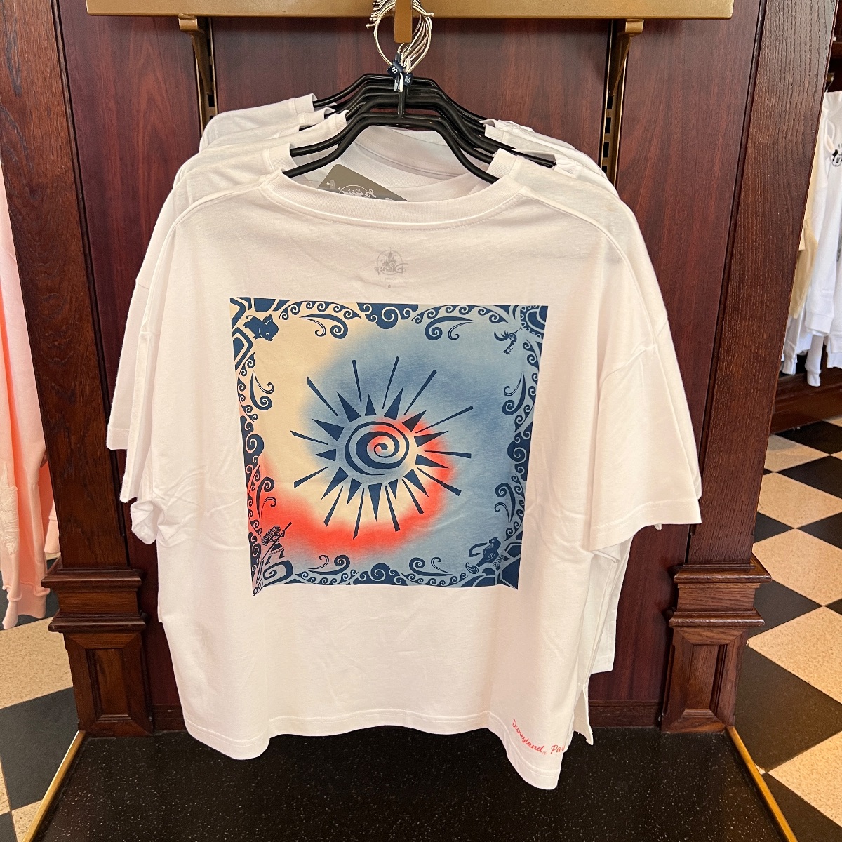 Disneyland Paris Moana Wave Art Basic T-Shirt