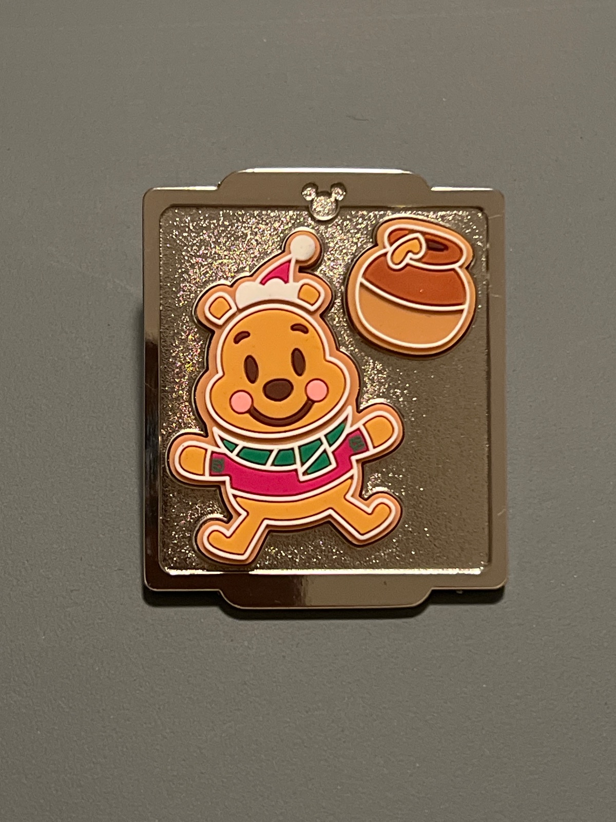 Disney Store Limited Edition Advent Calendar Winnie the Pooh Gingerbread Cookies Tray Pin