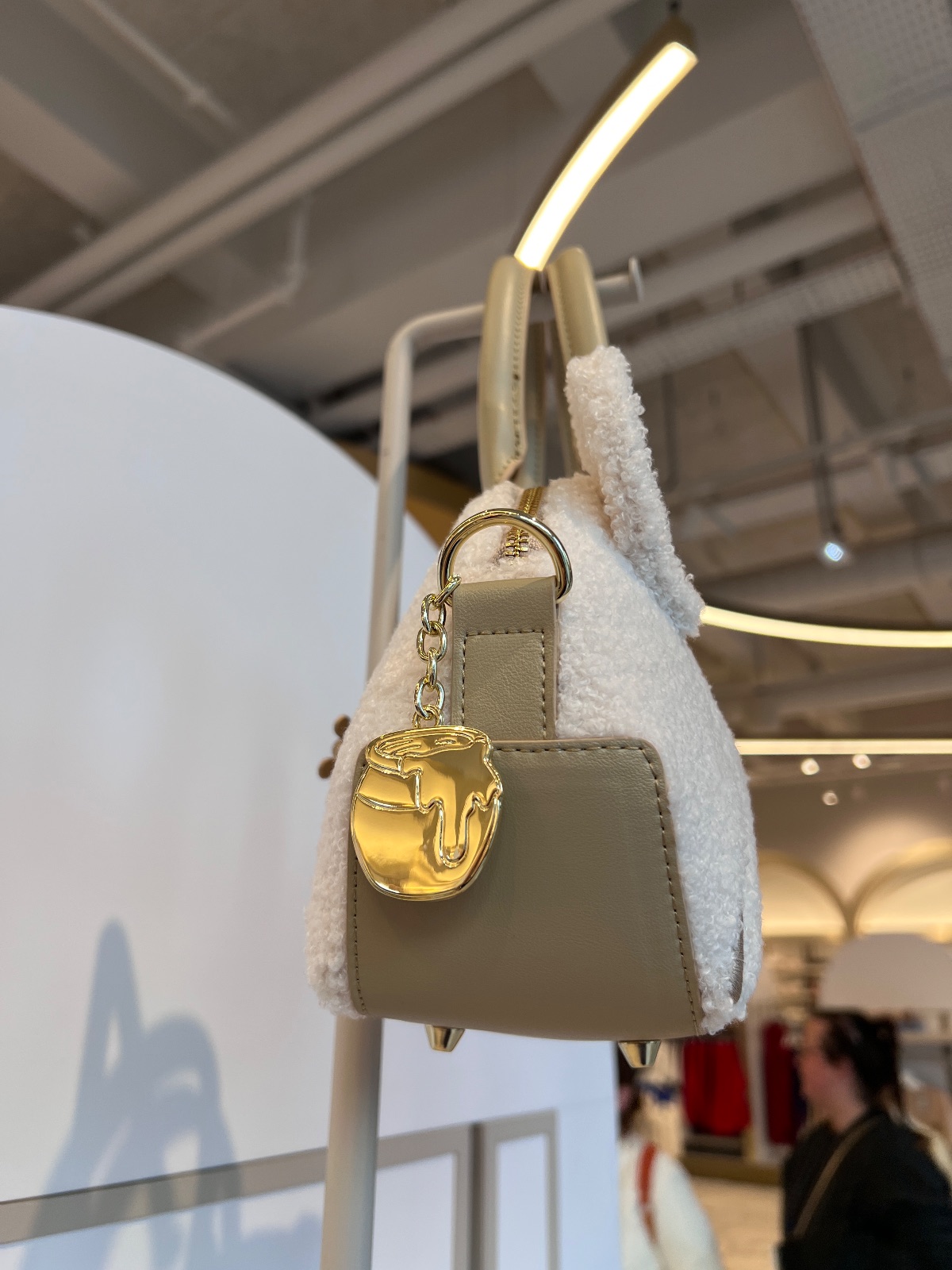Disneyland Paris x Loungefly Winnie the Pooh Fluffy Handbag view 2