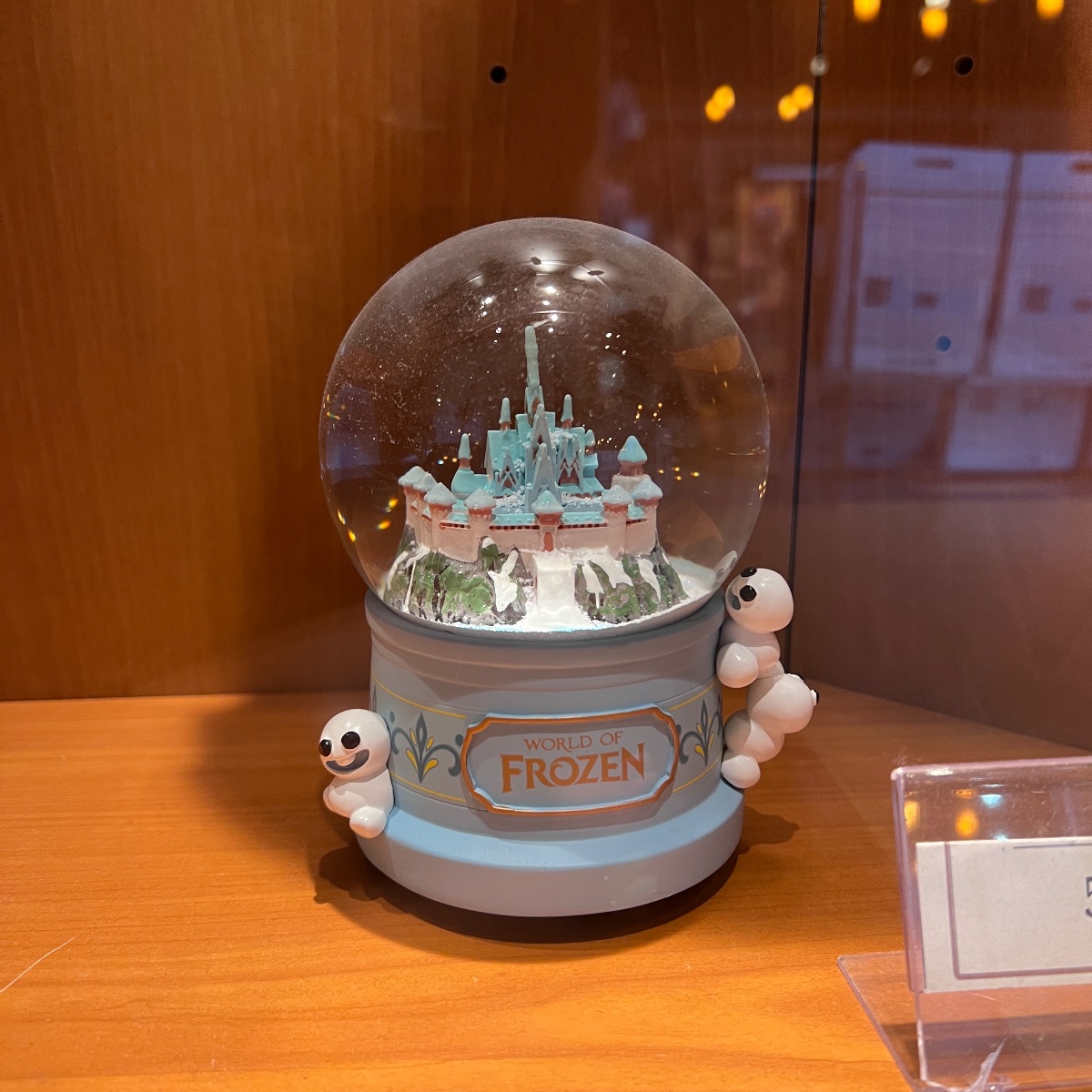 Disneyland Paris World of Frozen Snowgies Castle Snowglobe