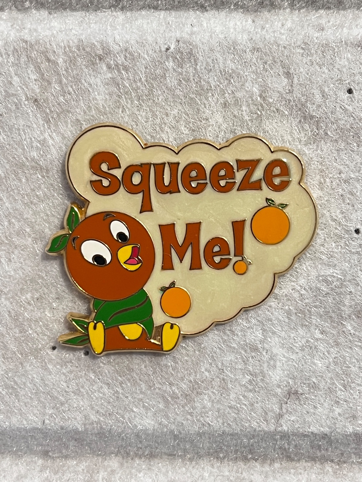 Walt Disney World Limited Edition 1000 Gold Card ‘Squeeze Me’ Orange Bird Pin
