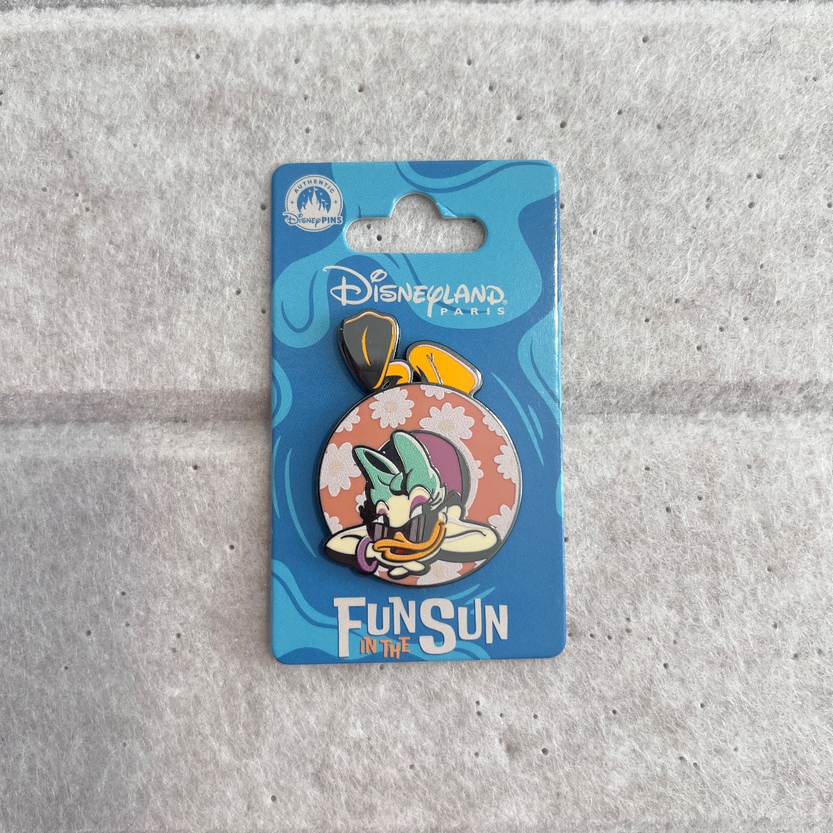 Disneyland Paris Fun In the Sun Daisy Duck Float Pin