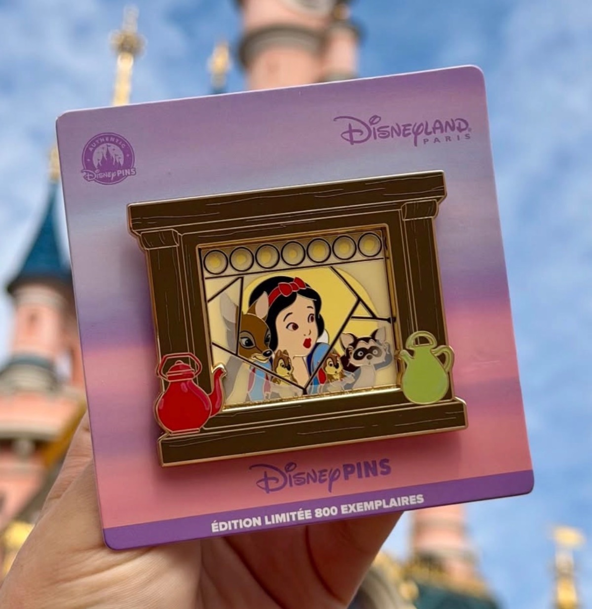 Disneyland Paris Limited Edition Snow White Window Pin