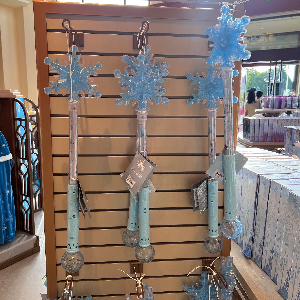 Disneyland Paris World of Frozen Elsa Light Up Wand