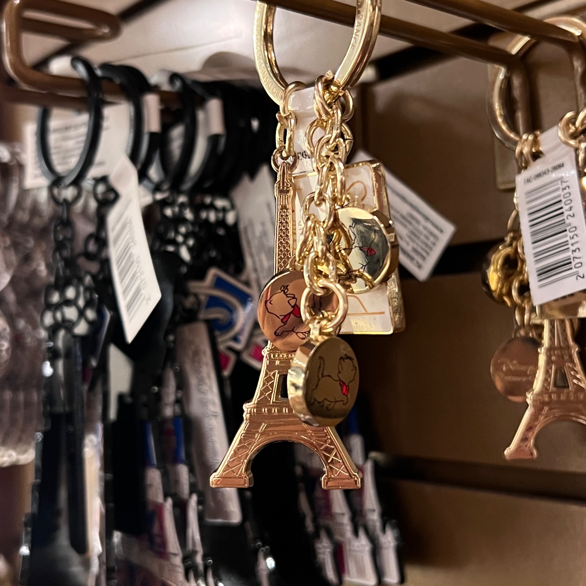 Disneyland Paris Metal Aristocats Paris Eiffel Tower Keyring view 2