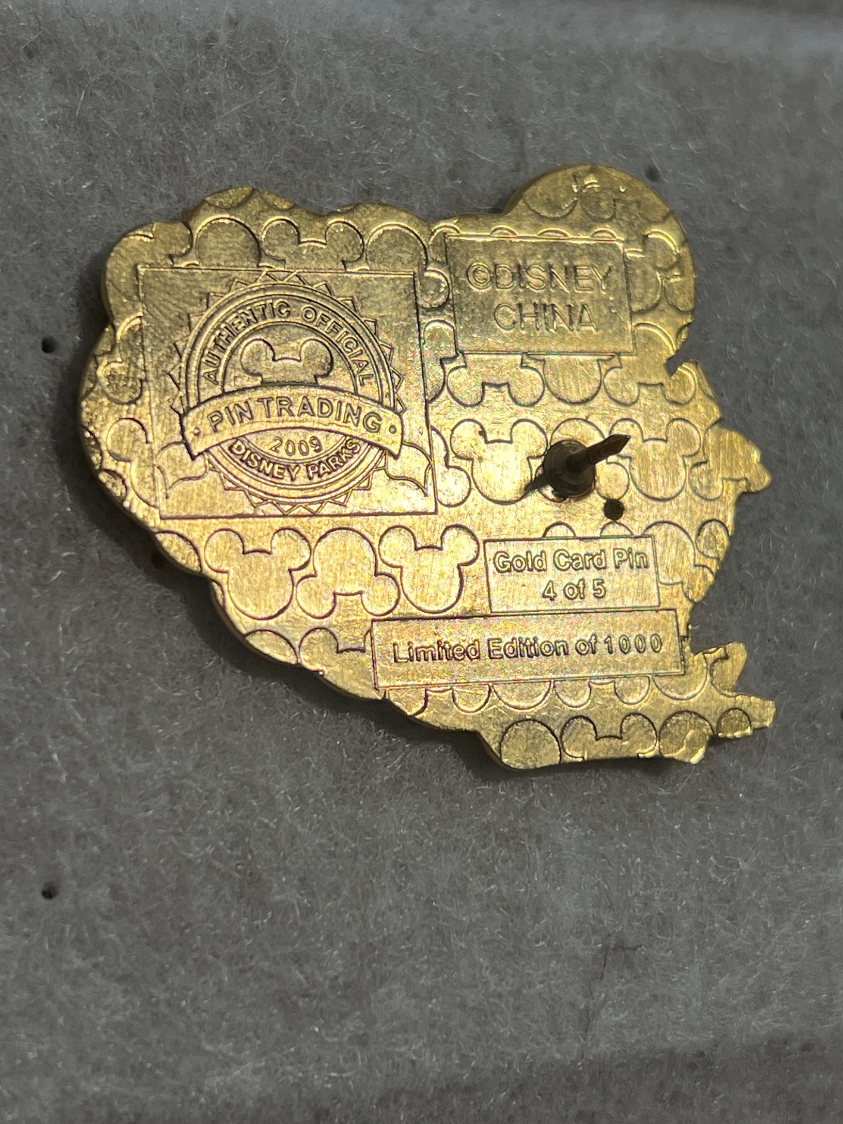 Walt Disney World Limited Edition 1000 Gold Card ‘Squeeze Me’ Orange Bird Pin view 2