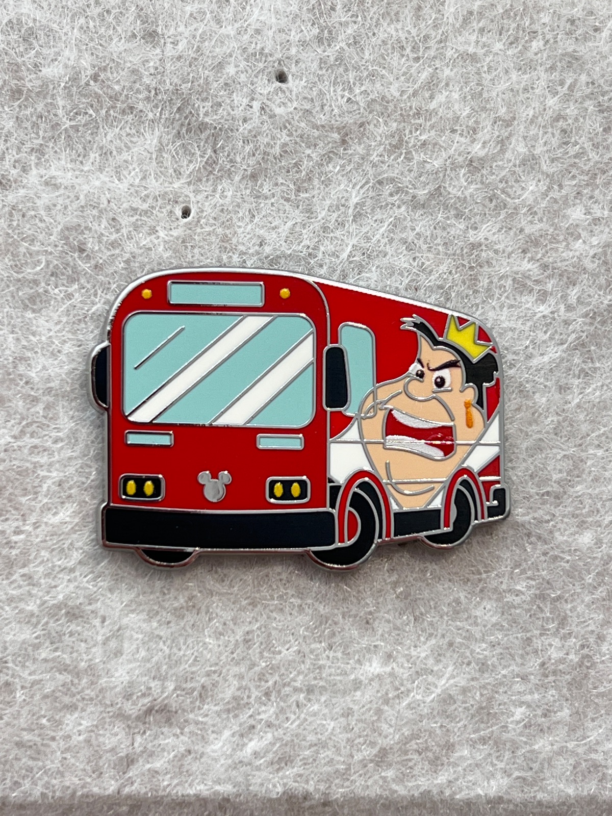 Disneyland Resort 2026 Hidden Mickey Chaser Queen of Hearts Bus Pin