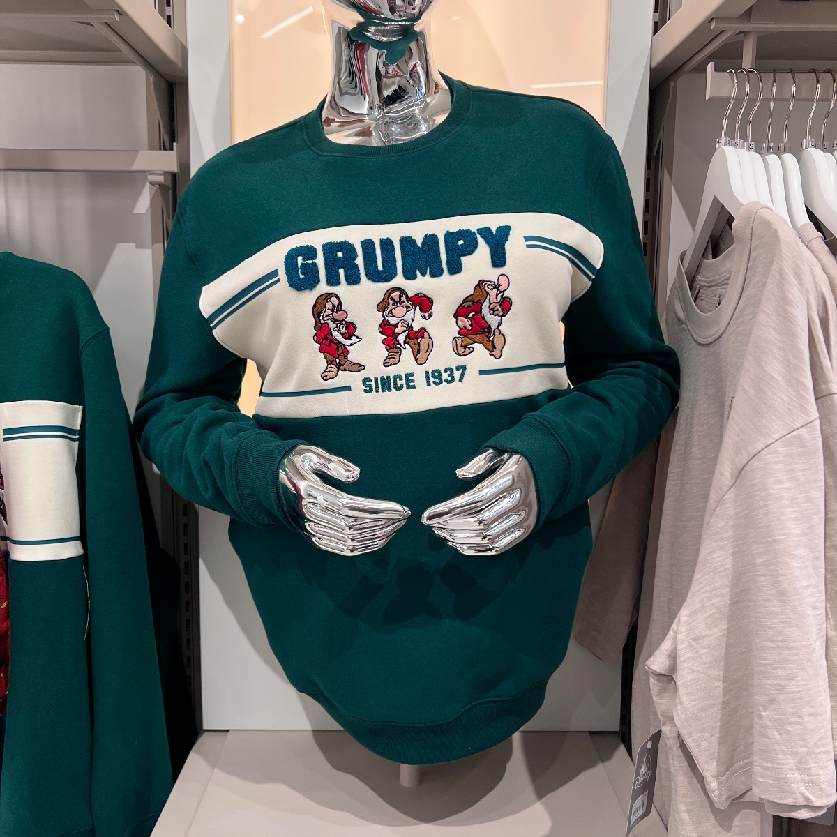 Disneyland Paris Grumpy Green White Sweater