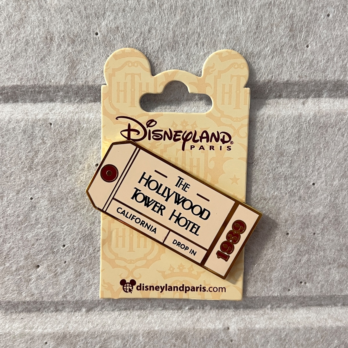 Disneyland Paris Hollywood Tower Hotel Tower of Terror Luggage Tag Pin