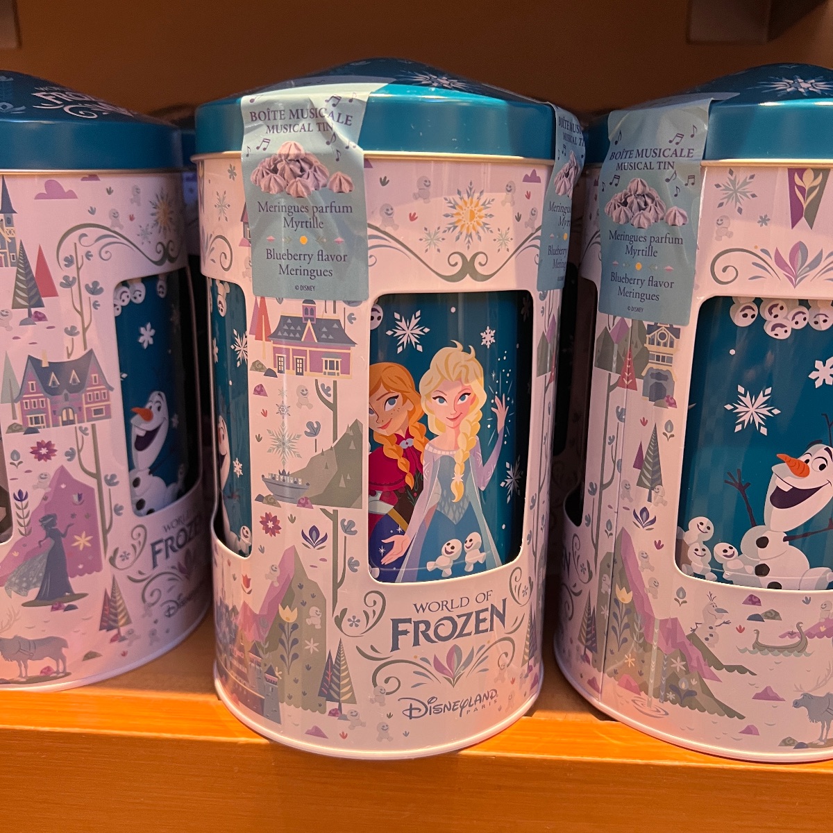 Disneyland Paris World of Frozen Meringue Musical Box view 2