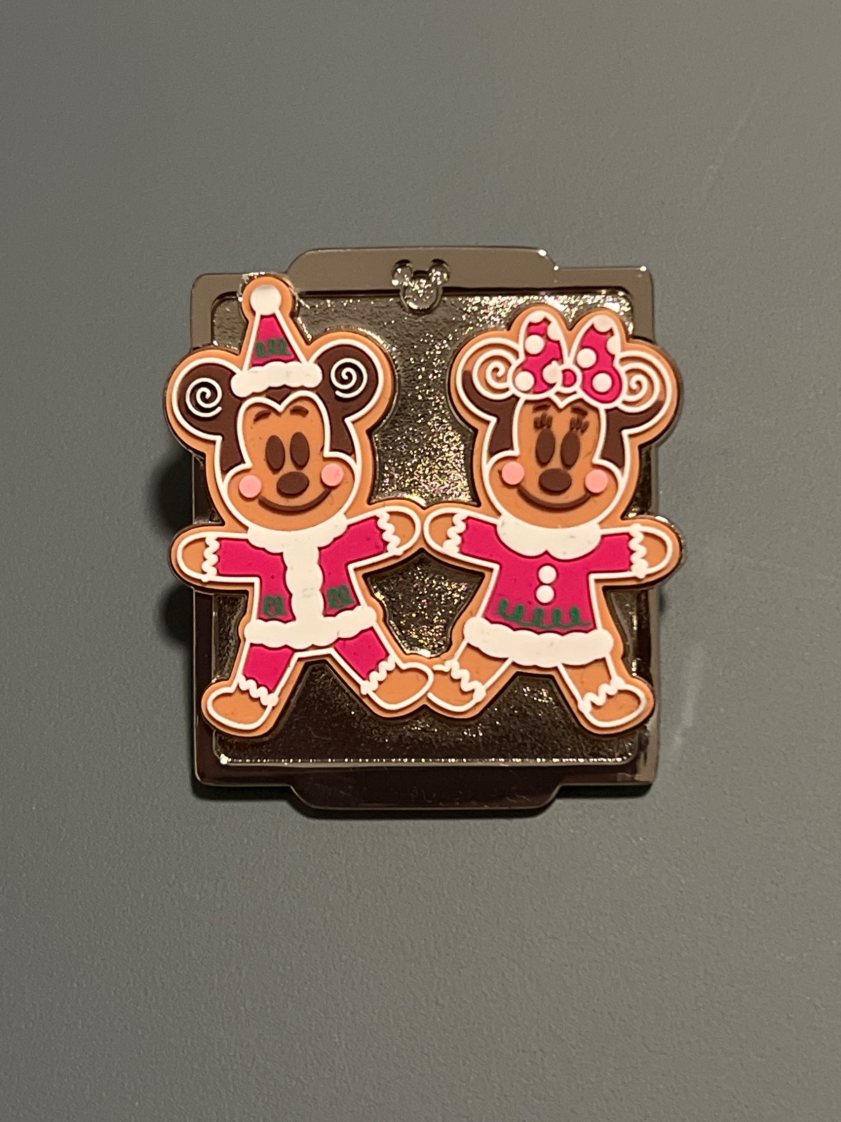 Disney Store Limited Edition Advent Calendar Mickey Minnie Gingerbread Cookies Tray Pin