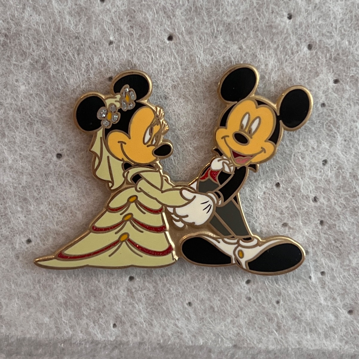 Disneyland Paris Mickey Mouse Minnie Mouse Bride Groom Wedding Pin