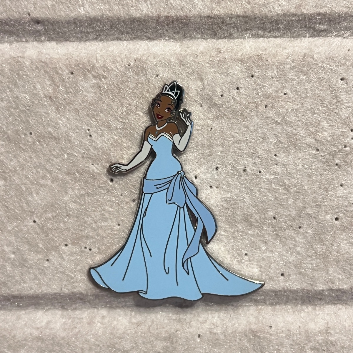 Disneyland Paris Princess And The Frog Blue Dress Tiana Waving Pin view 1