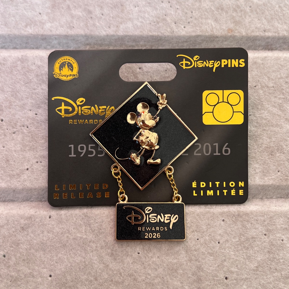 Disney Parks Visa Rewards Mickey Mouse Glitter Dangle Credit Card Pin