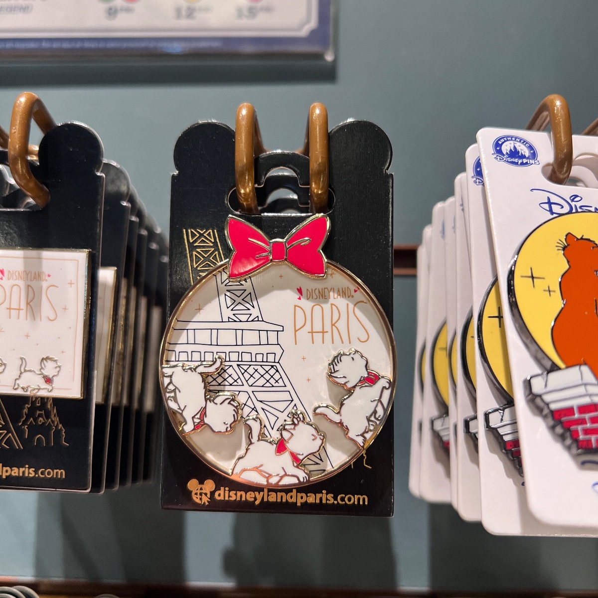 Disneyland Paris Aristocats Paris White Gold Circle Pin