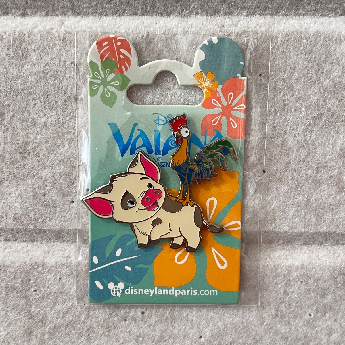 Disneyland Paris Moana Pua Hei Hei Pin view 1