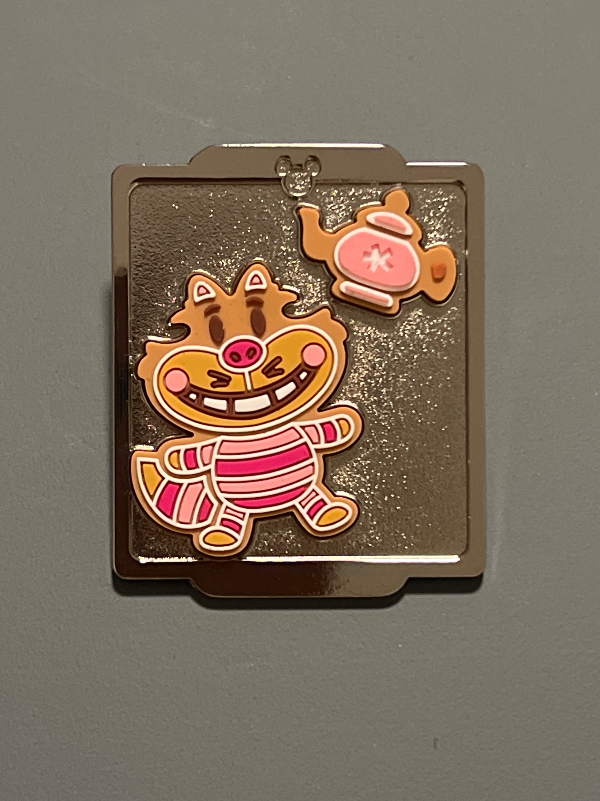 Disney Store Limited Edition Advent Calendar Cheshire Cat Gingerbread Cookies Tray Pin