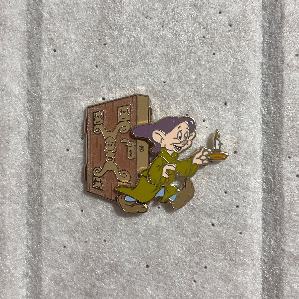 Disney Limited Edition Snow White 85th Anniversary Dopey Candle Pin