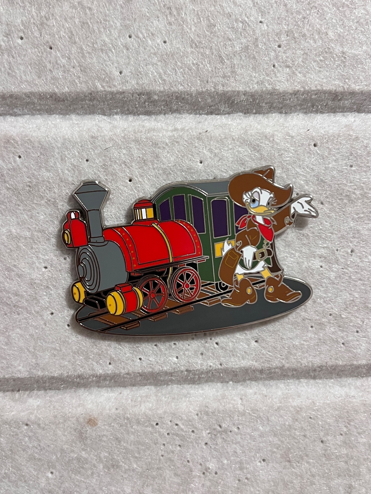 Disneyland Paris Big Thunder Mountain Daisy Duck Train Pin