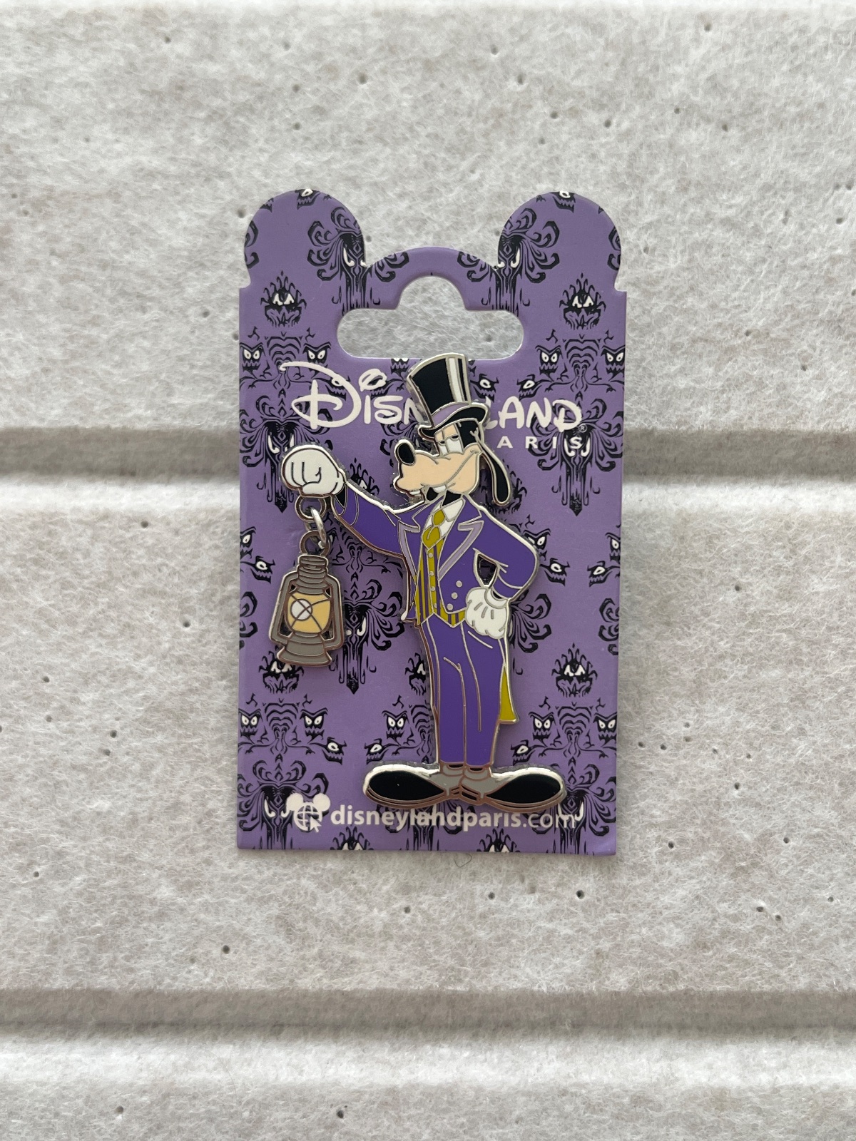 Disneyland Paris Phantom Manor Goofy Lantern Pin