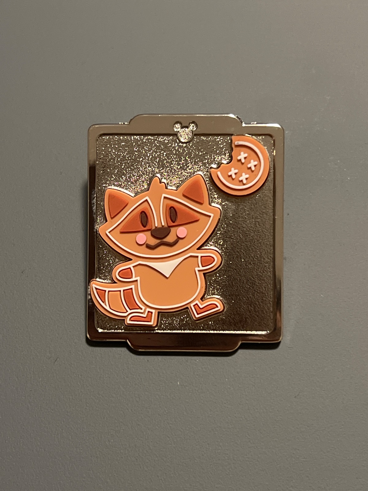 Disney Store Limited Edition Advent Calendar Meeko Gingerbread Cookies Tray Pin