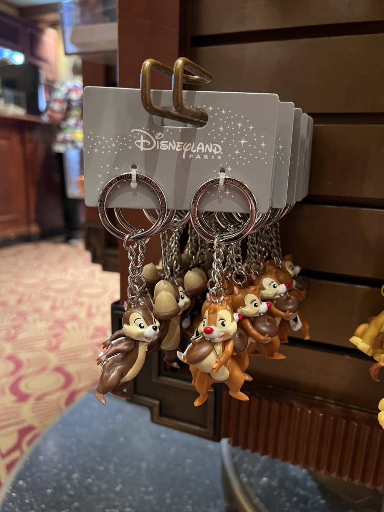 Disneyland Paris Chip and Dale Keyring Set view 1
