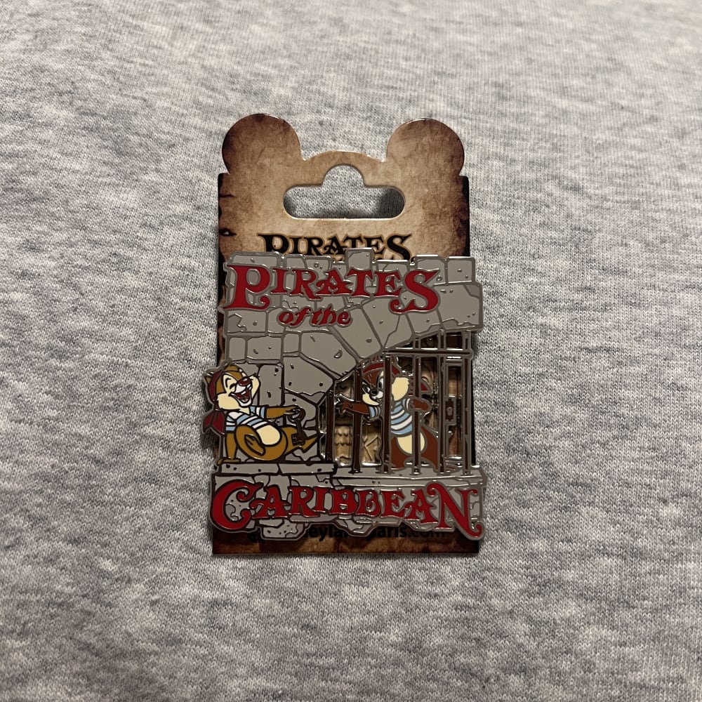 Disneyland Paris Pirates of the Caribbean Chip and Dale Pin view 1