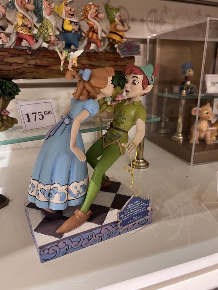 Disneyland Paris Jim Shore Peter Pan and Wendy Statue view 3