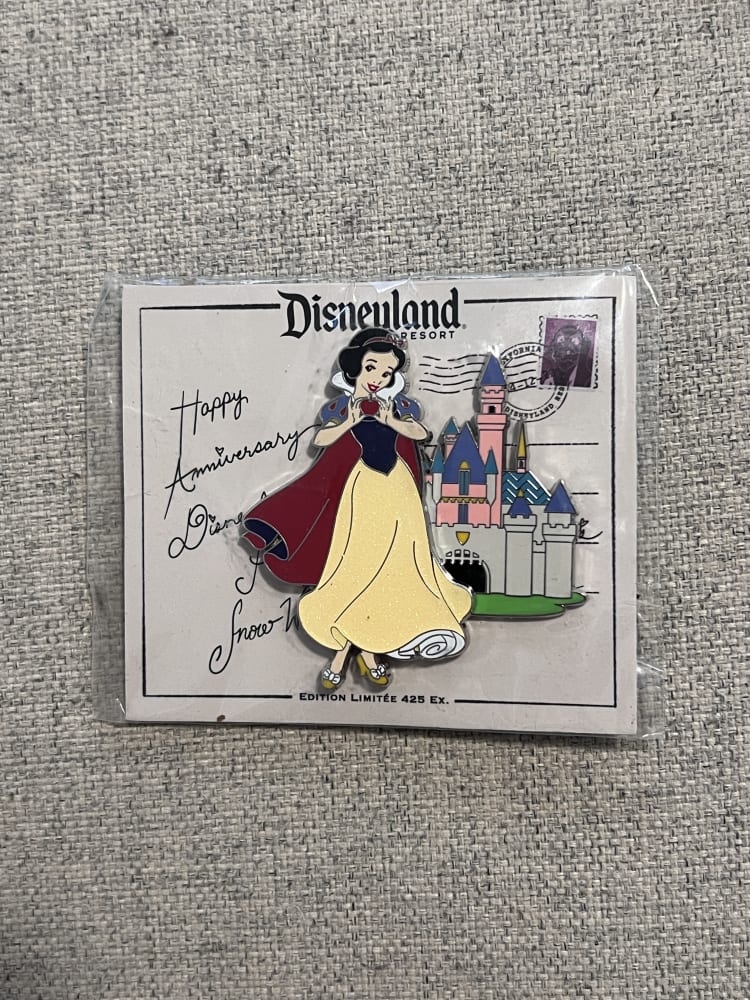Disneyland Paris Limited Edition Disneyland Resort Snow White Postcard Pin view 1