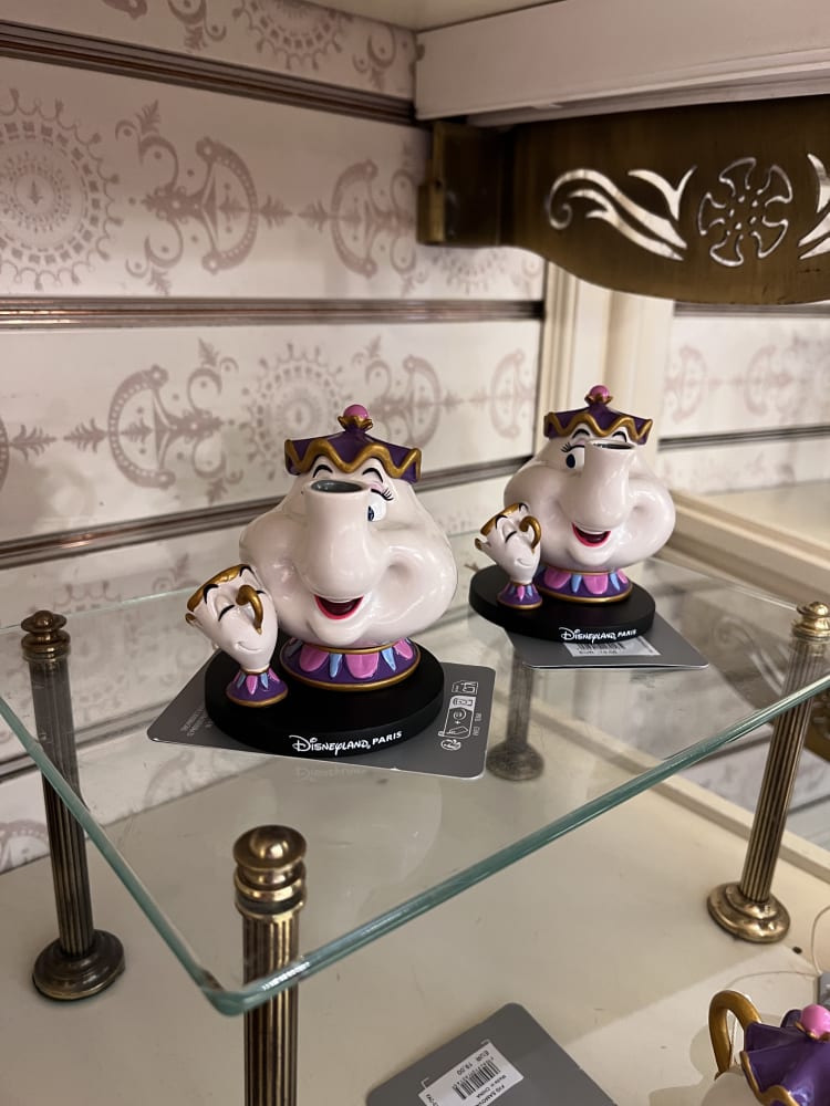 Disneyland Paris Mrs Potts Chip Figurine view 2