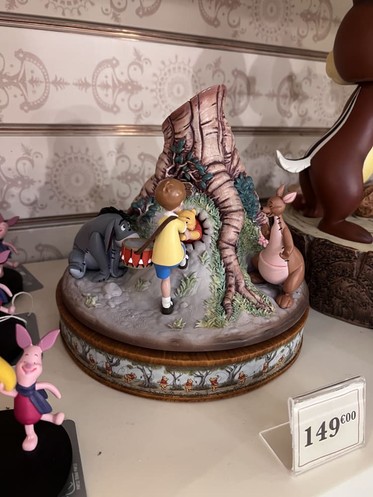Disneyland Paris Winnie the Pooh Tree Trunk Ornament view 2