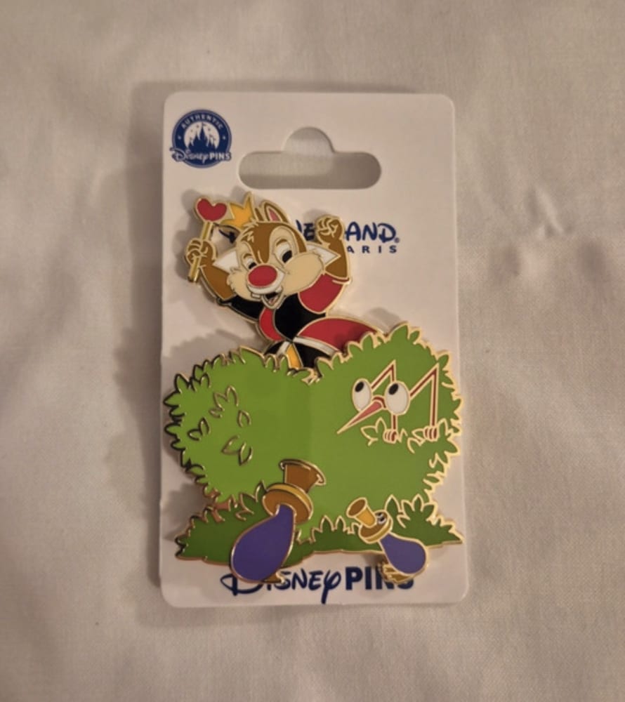 Disneyland Paris Alice in Wonderland Dale Queen of Hearts Moveable Pin view 1