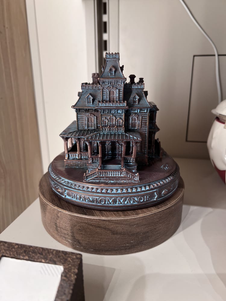 Disneyland Paris Phantom Manor Brass House Statue view 1
