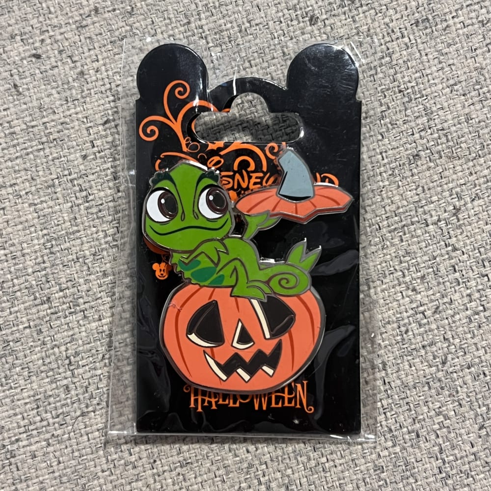 Disneyland Paris Halloween Pascal Pumpkin Pin view 1