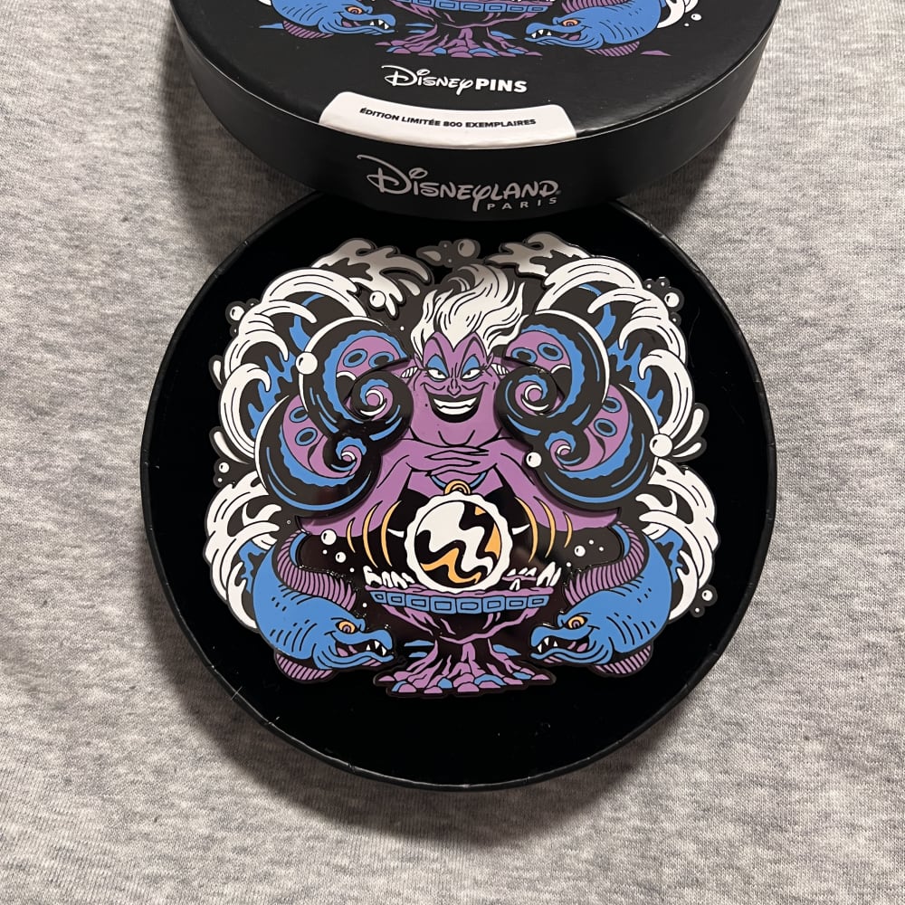 Disneyland Paris Limited Edition Ursula Jumbo Villains Pin