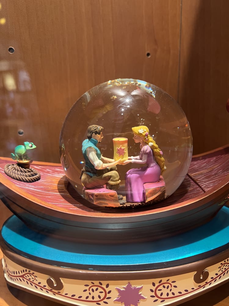 Disneyland Paris Tangled Rapunzel Flynn Rider Lantern Boat Snowglobe Figurine view 2