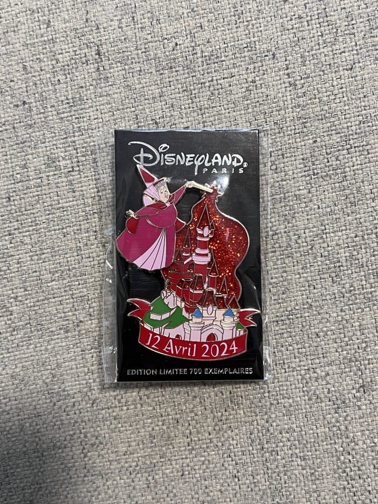 Disneyland Paris Limited Edition 12 Avril Flora Sleeping Beauty Castle Pin view 1