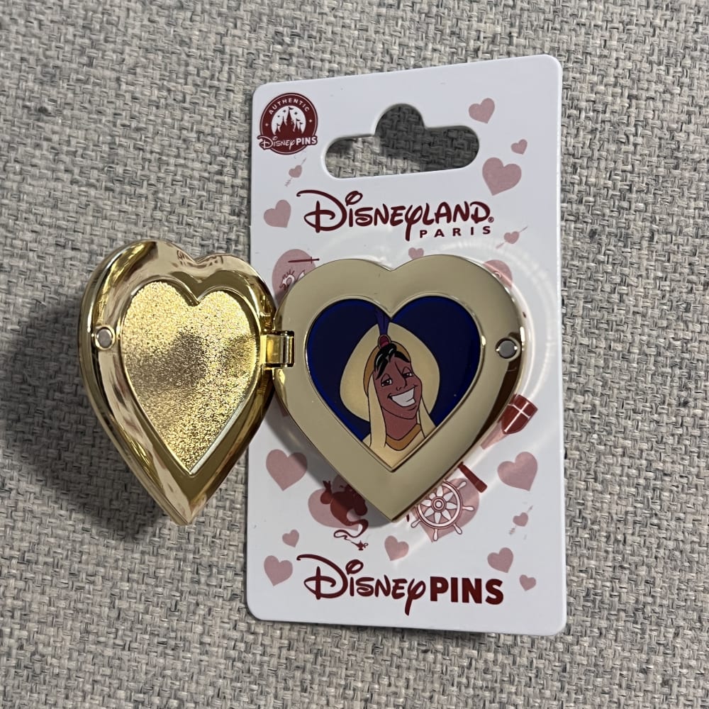 Disneyland Paris Love Heart Hinged Aladdin Pin