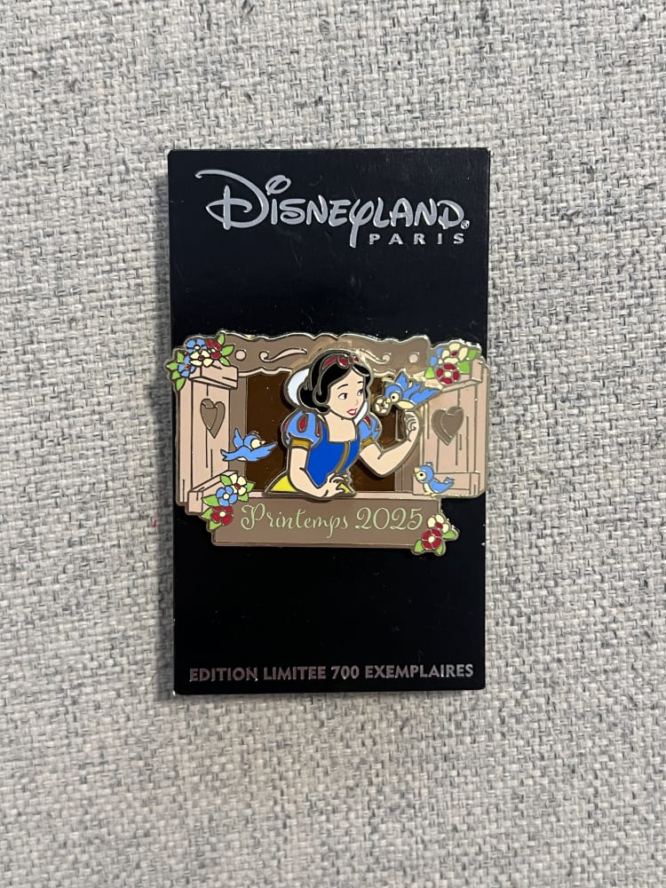 Disneyland Paris Limited Edition Snow White Printemps 2025 Pin view 1