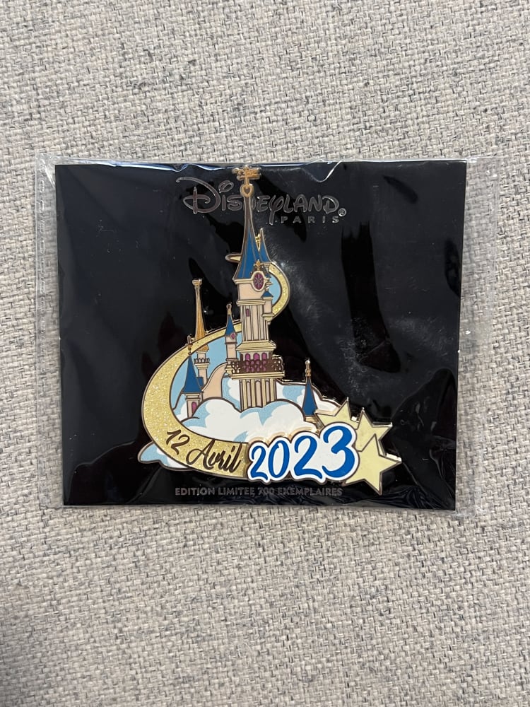 Disneyland Paris Limited Edition Avril 12 Sleeping Beauty Castle Clouds Pin view 1