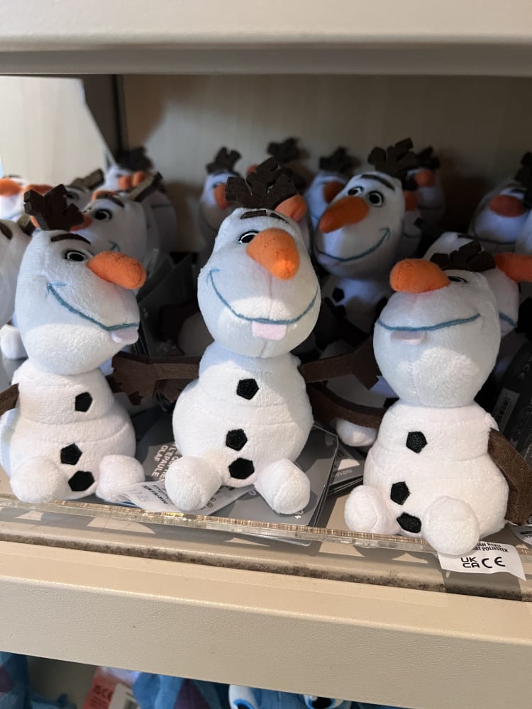 Disneyland Paris Olaf Shoulder Pal view 2