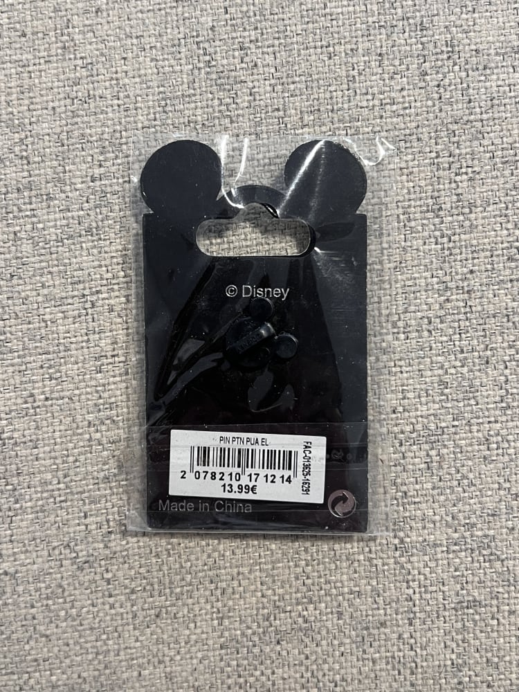 Disneyland Paris Limited Edition Pin Trading Night Moana Pua Pin view 2
