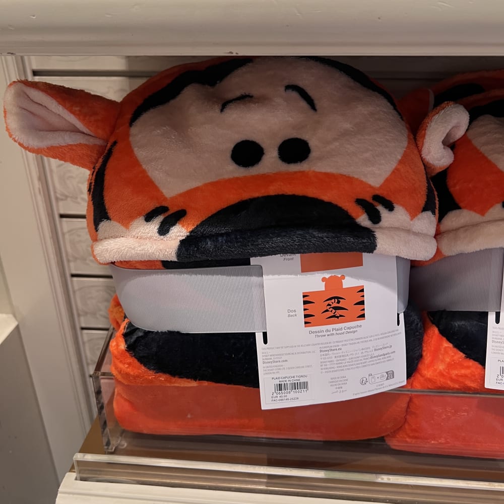 Disneyland Paris Tigger Hooded Blanket view 1