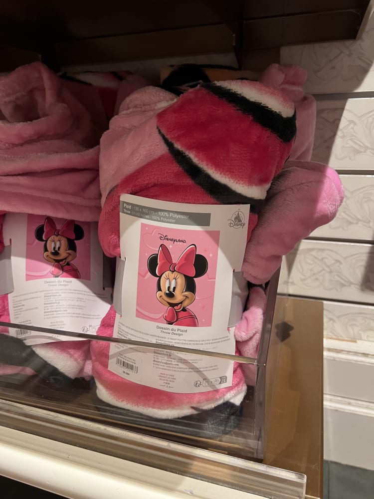 Disneyland Paris 130cm x 160cm Throw Blanket Minnie Mouse view 1