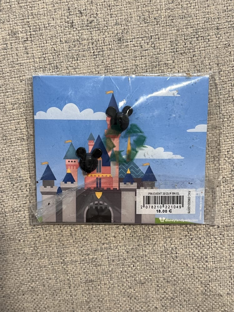 Disneyland Paris Limited Edition Disneyland Resort Snow White Postcard Pin view 2