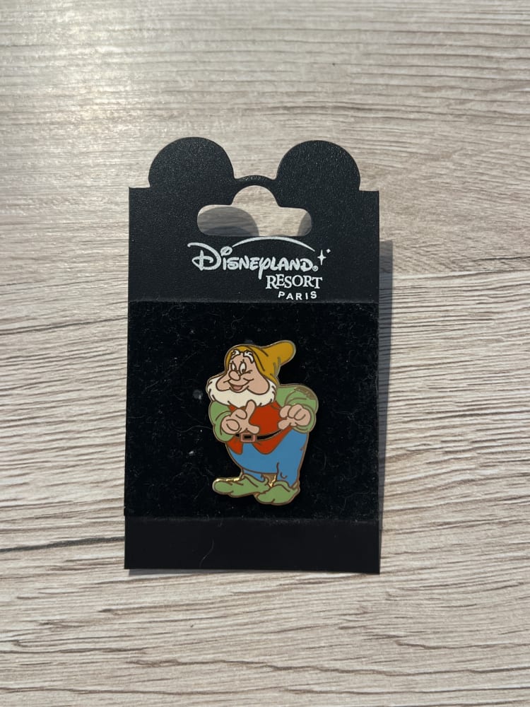 Disneyland Paris 1990s Seven Dwarfs ‘Happy’ Pin view 1