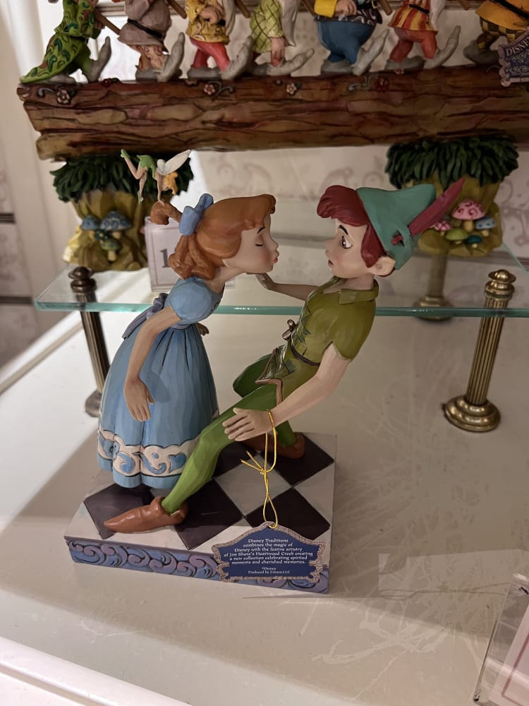 Disneyland Paris Jim Shore Peter Pan and Wendy Statue