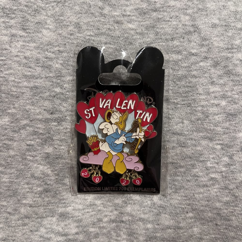 Disneyland Paris Limited Edition 2020 St Valentine’s Donald Duck Pin view 1